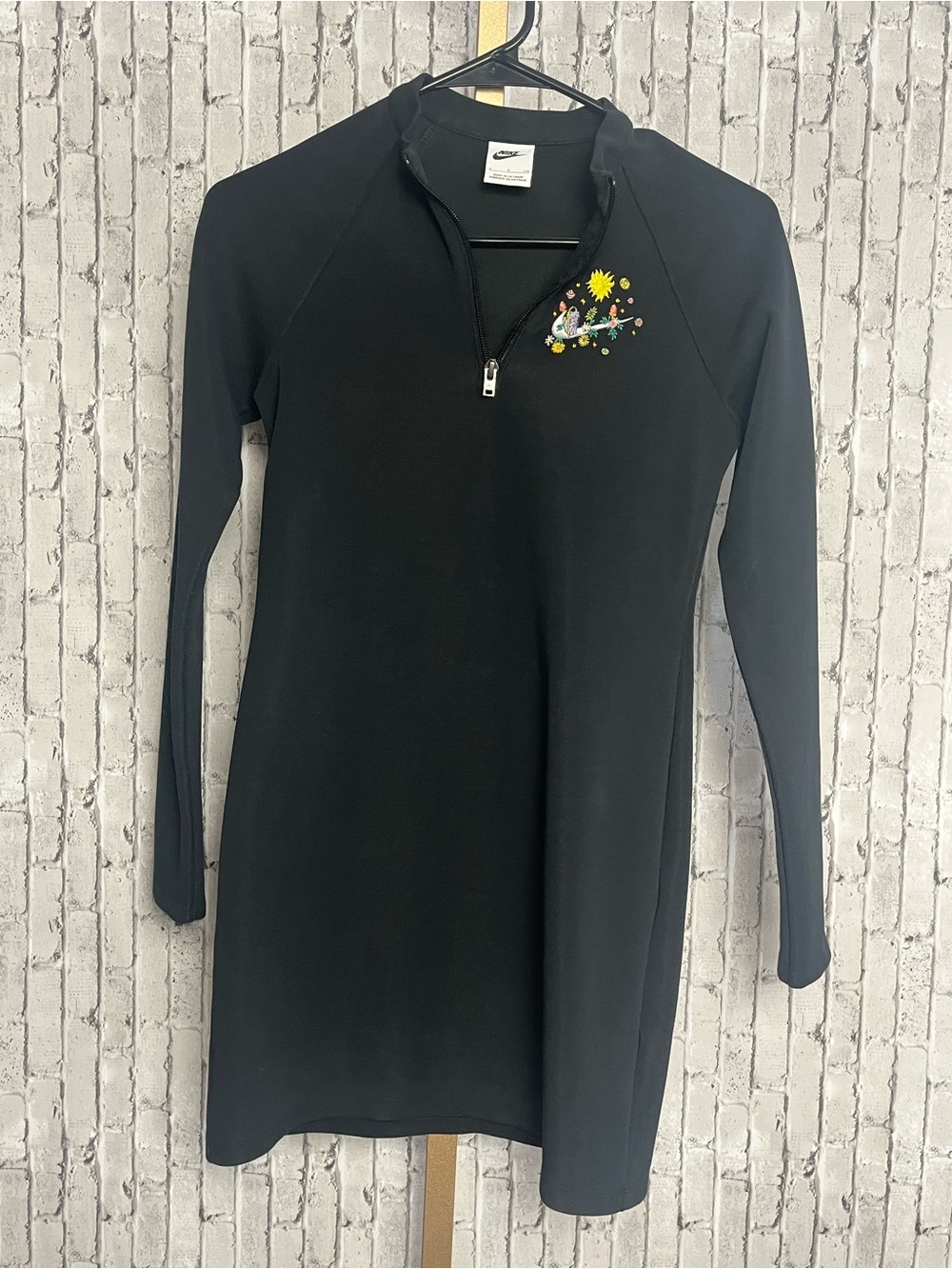 NIKE Women's Sportswear Essential Logo Twist Dress Black Size small whimsical